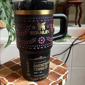 NWT Stanley Dia de los Muertos 20 oz quencher tumbler midnight Catrina